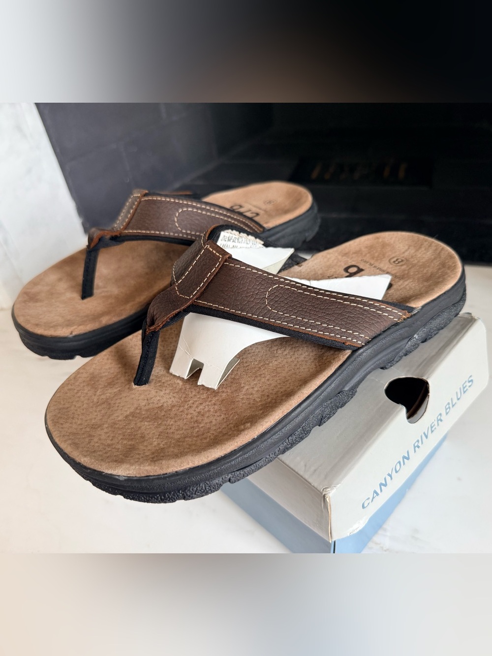 NWT CRB Canyon River Blue Men’s Brown Leather Flip Flops Thong Sandals Size 8